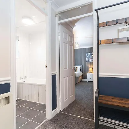Апартаменты Village Bolt Hole Near Redcar *